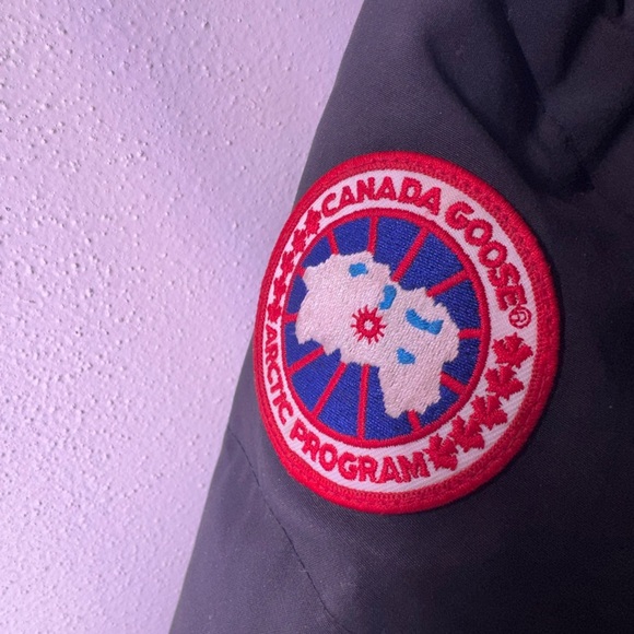 Used women’s Canada Goose Arctic Program coat / jacket Extra Small Tall Petite - Picture 7 of 7